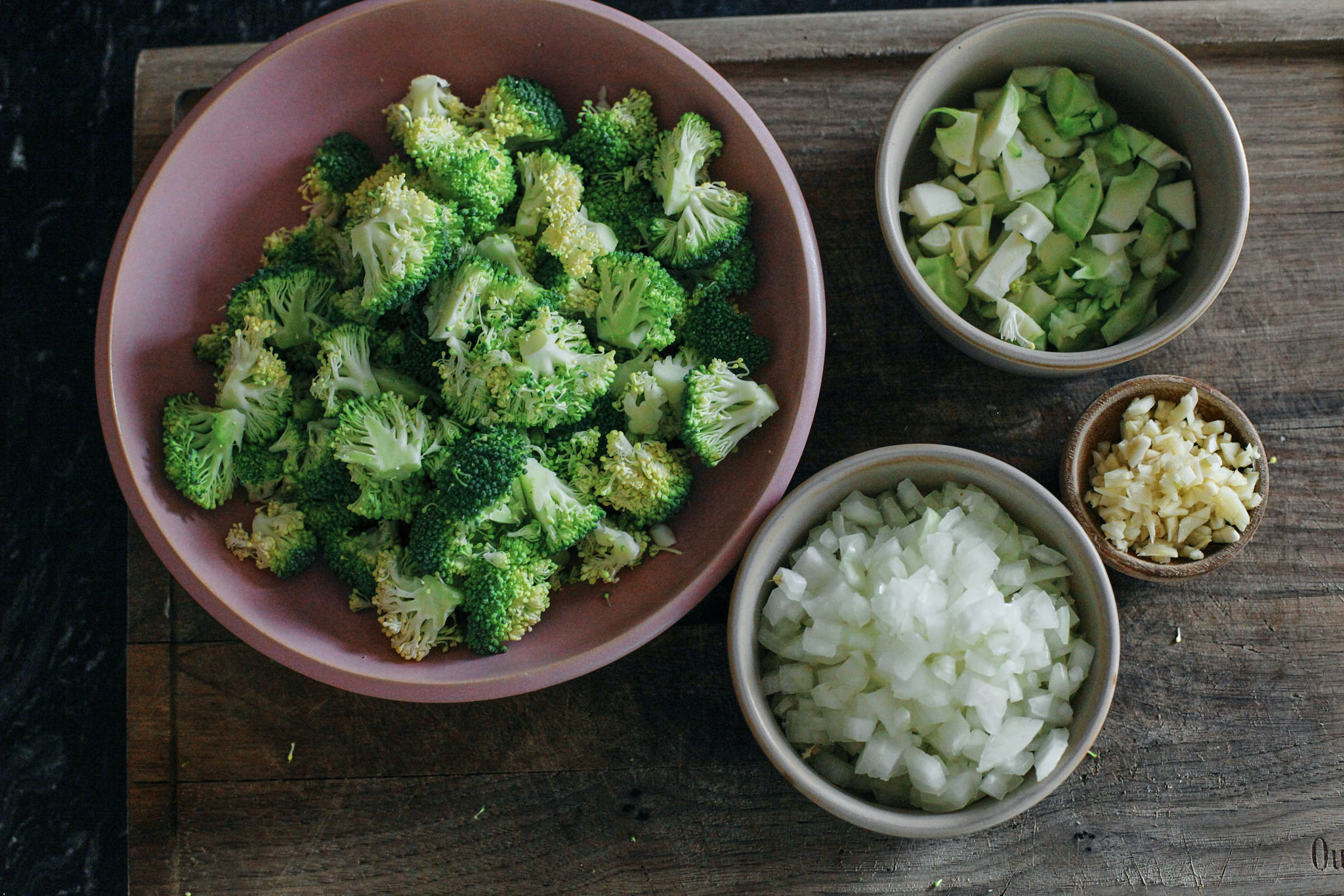 chopped broccoli florets, stems, onion and garlic