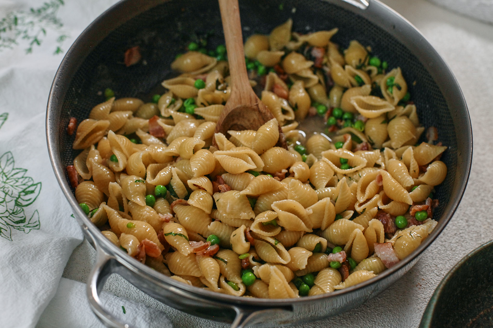 pasta with bacon and peas8 pasta with bacon, peas and mint