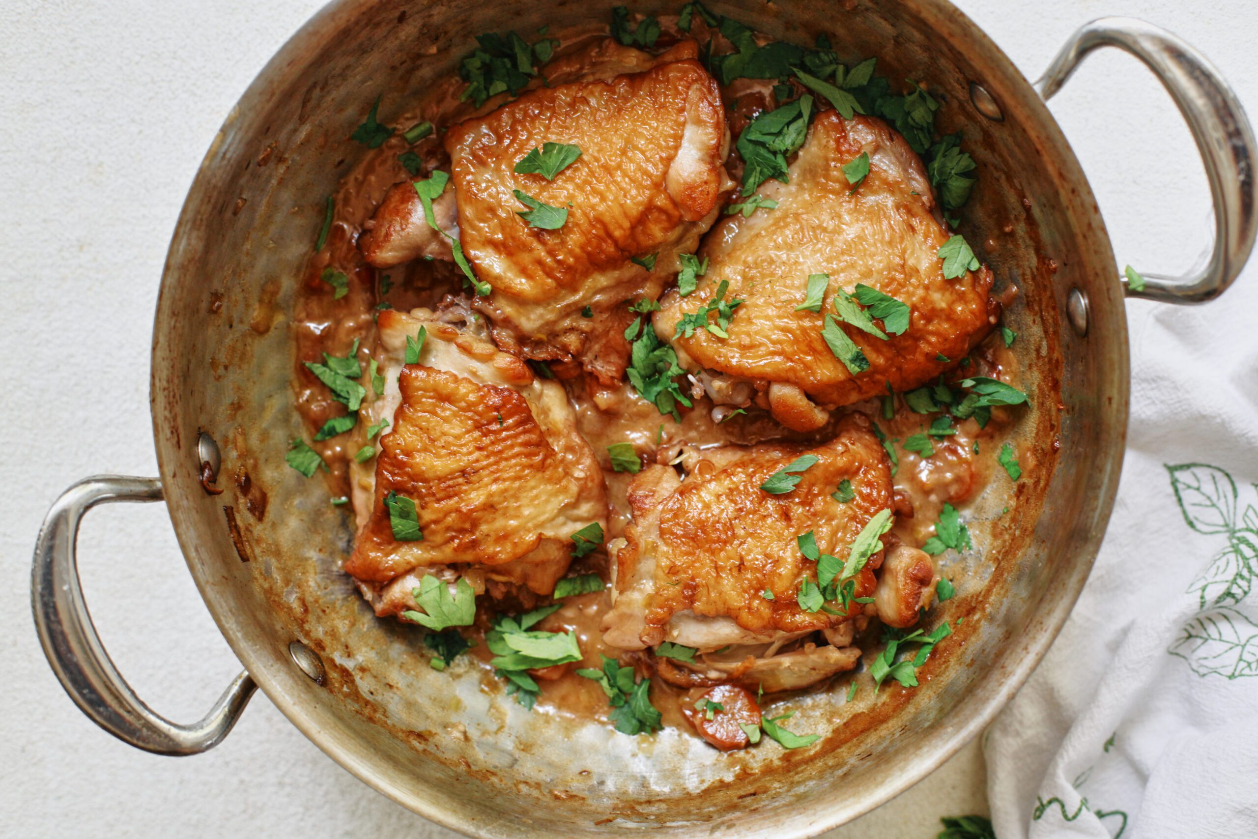 coq au vin blanc in the skillet